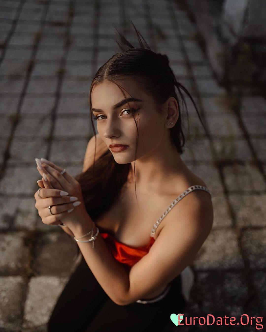 mastering-the-art-of-dating-gorgeous-macedonian-women